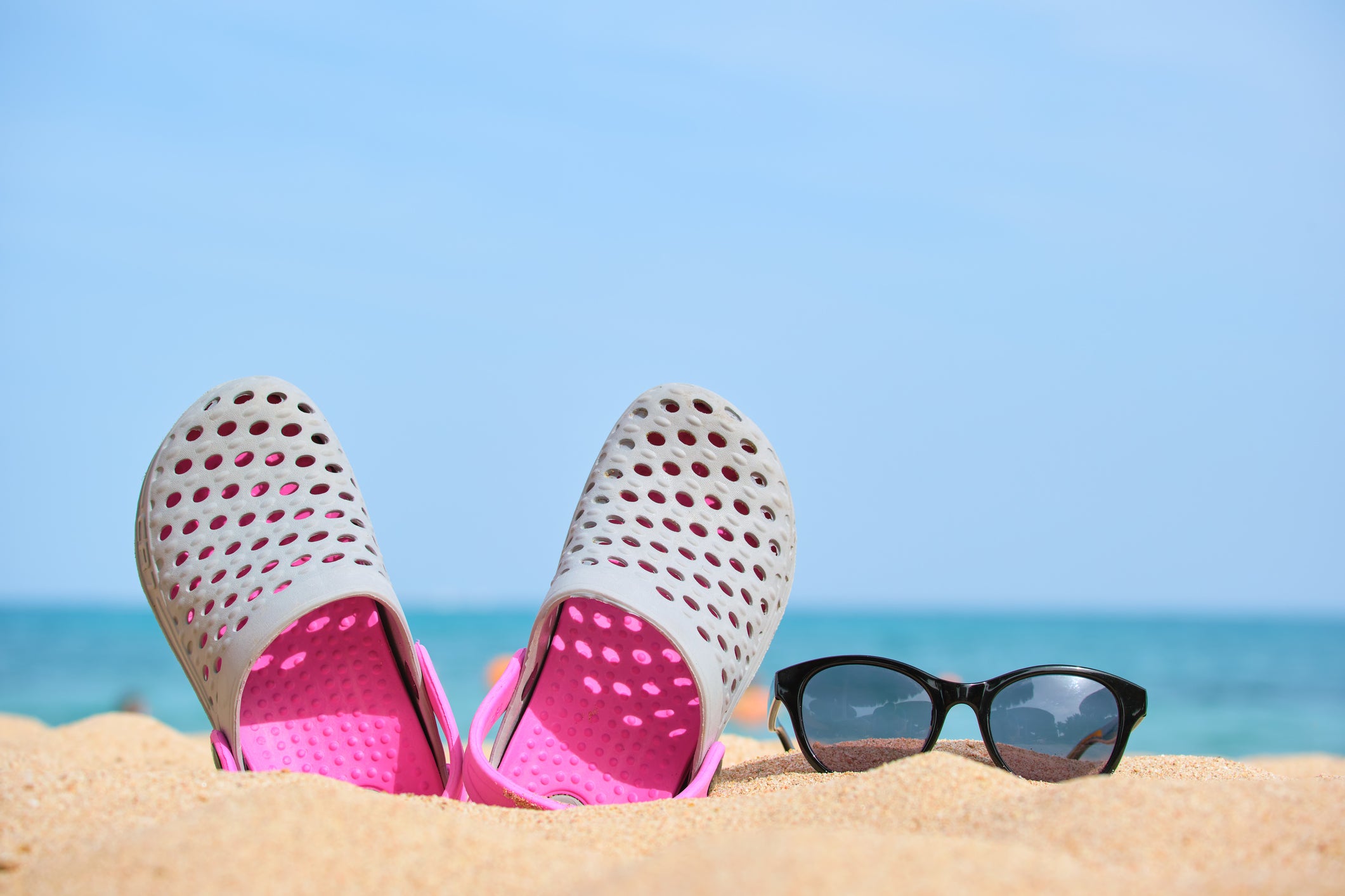 Non Binary Life: Recognition in the Shape of an EVA Clog
